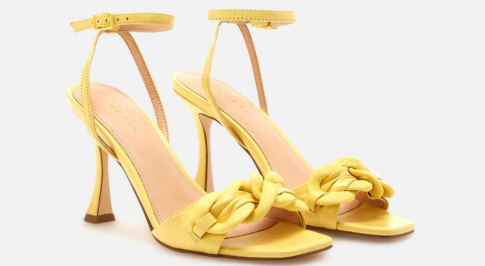 Sandalias altas de tacón Guess color amarillo