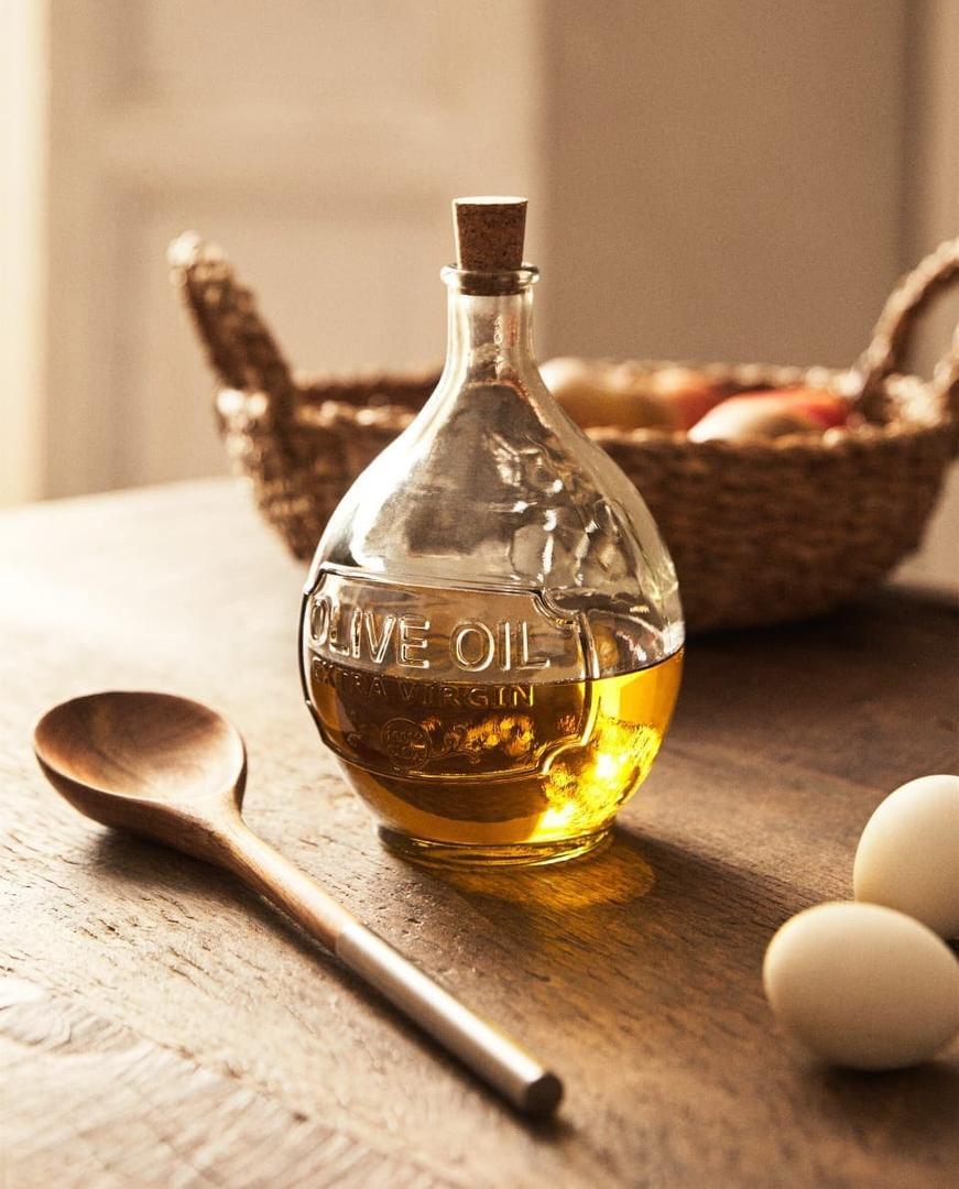 Aceitera con detalle en relieve