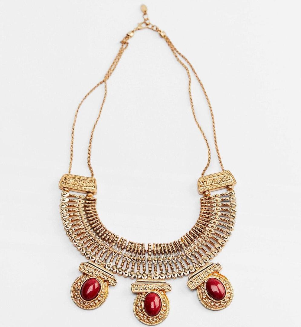 Collar de metal con pedrería