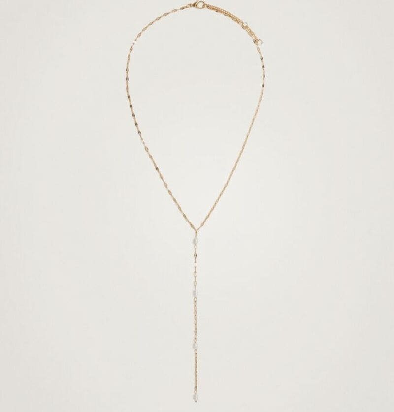 Collar alargado con perlas