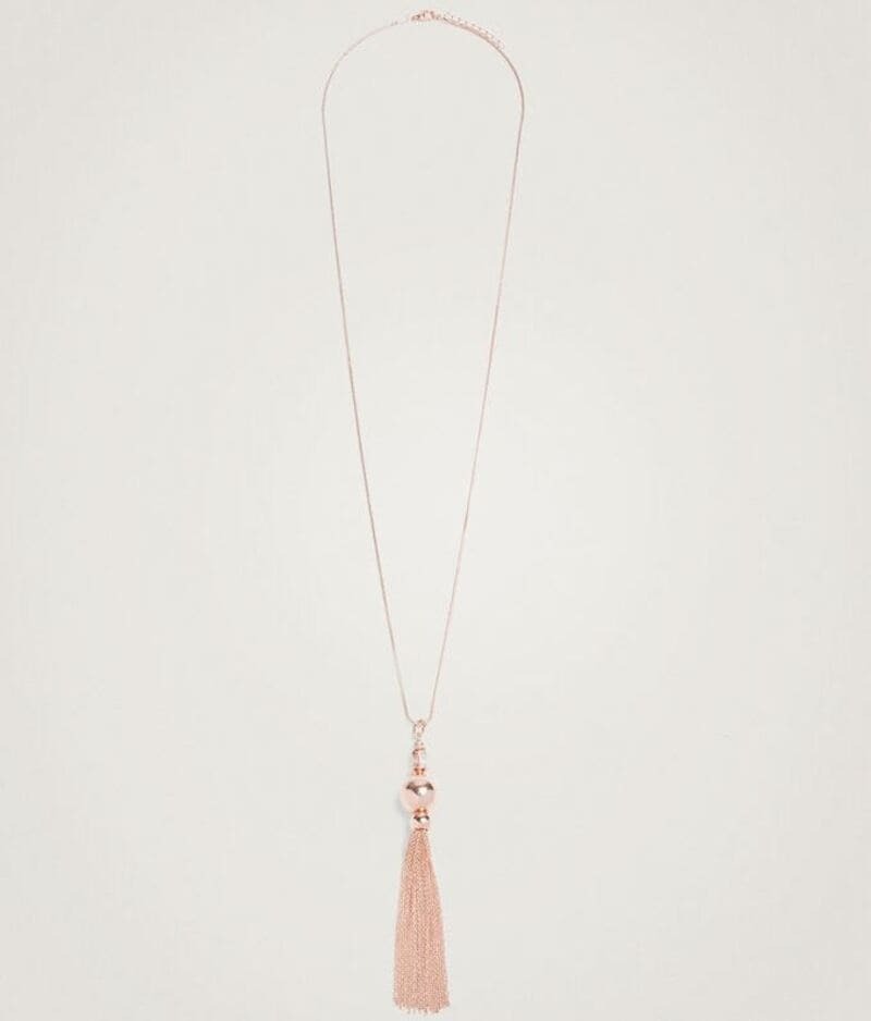 Collar largo con flecos metálicos