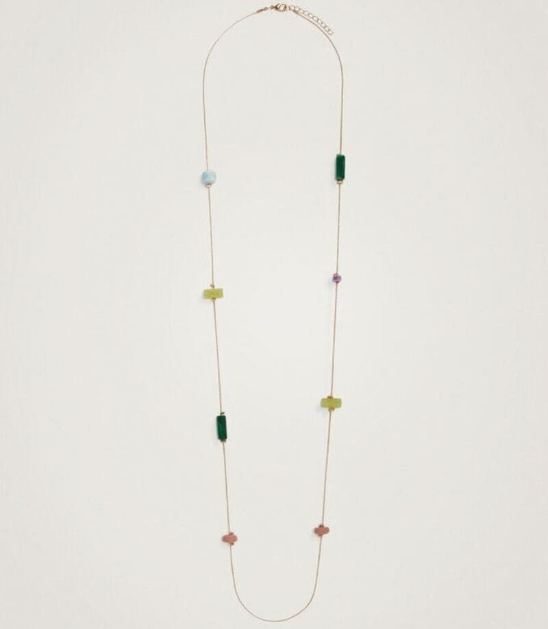 Collar largo con charms multicolores