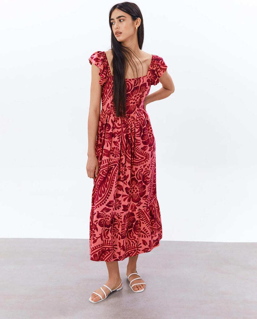 Vestido bajo con volantes