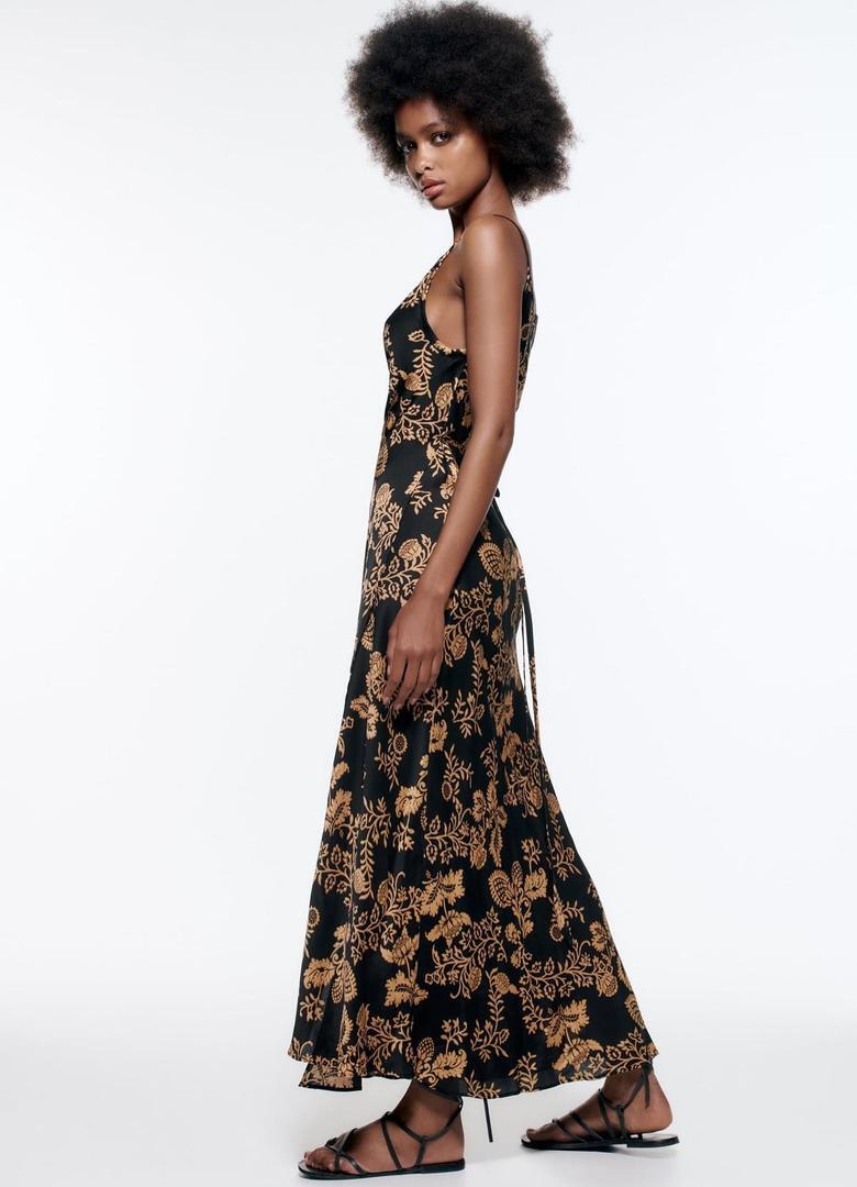 Vestido estampado de flores de Zara