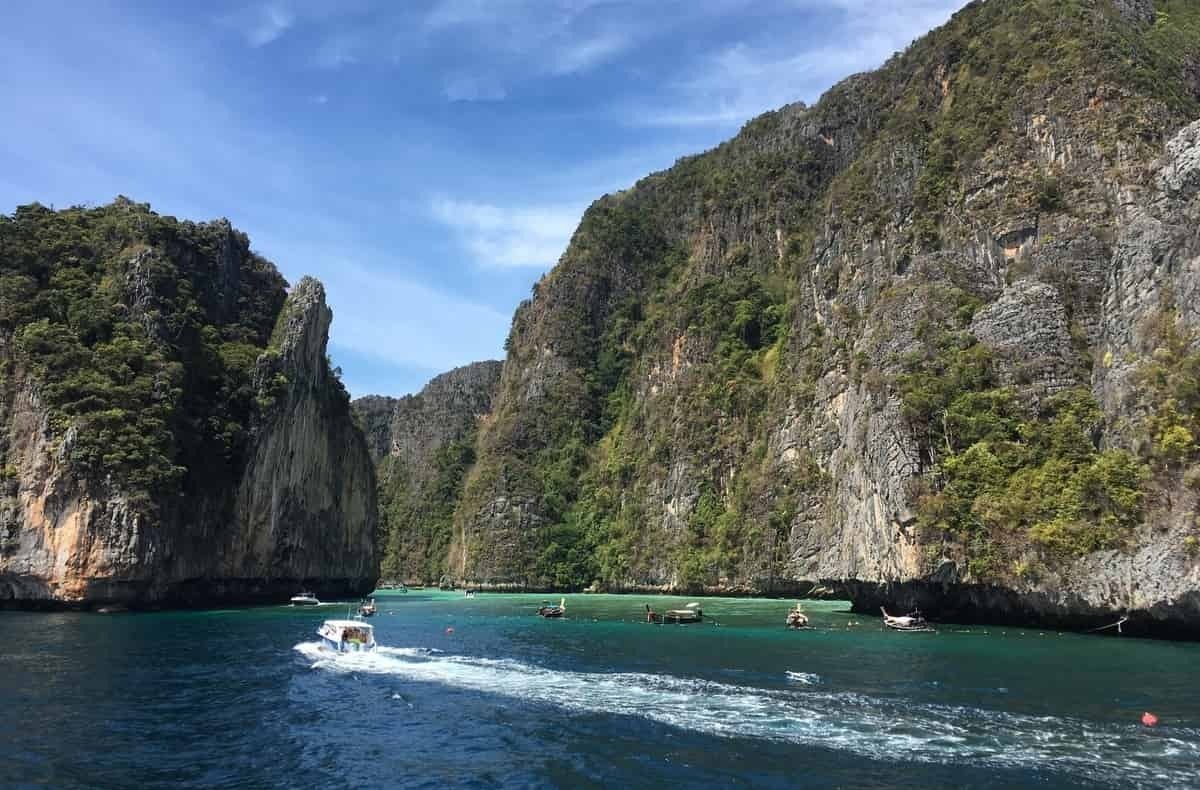 5 lugares imprescindibles que debes visitar en tu viaje a Tailandia - Phi Phi
