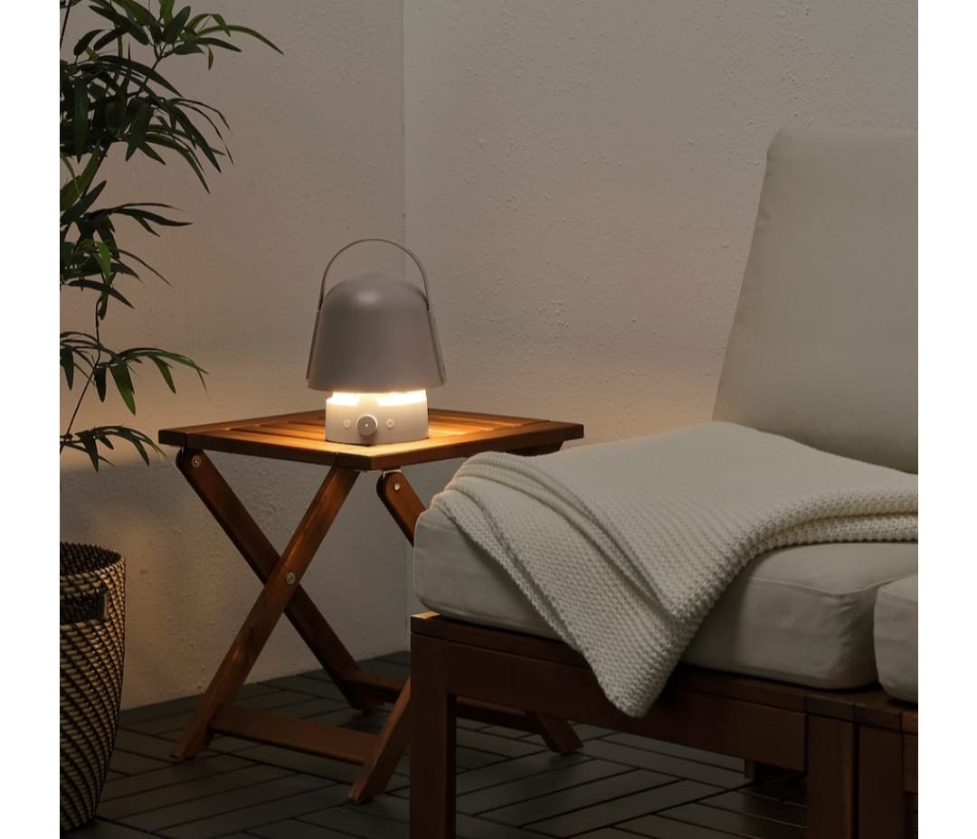 Lámpara pequeña para exteriores VAPPEBY con altavoz