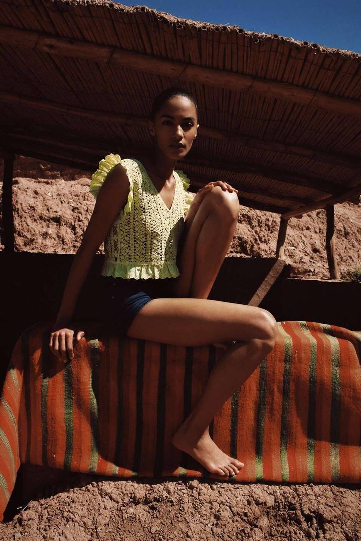 Top tejido con acabado de volados