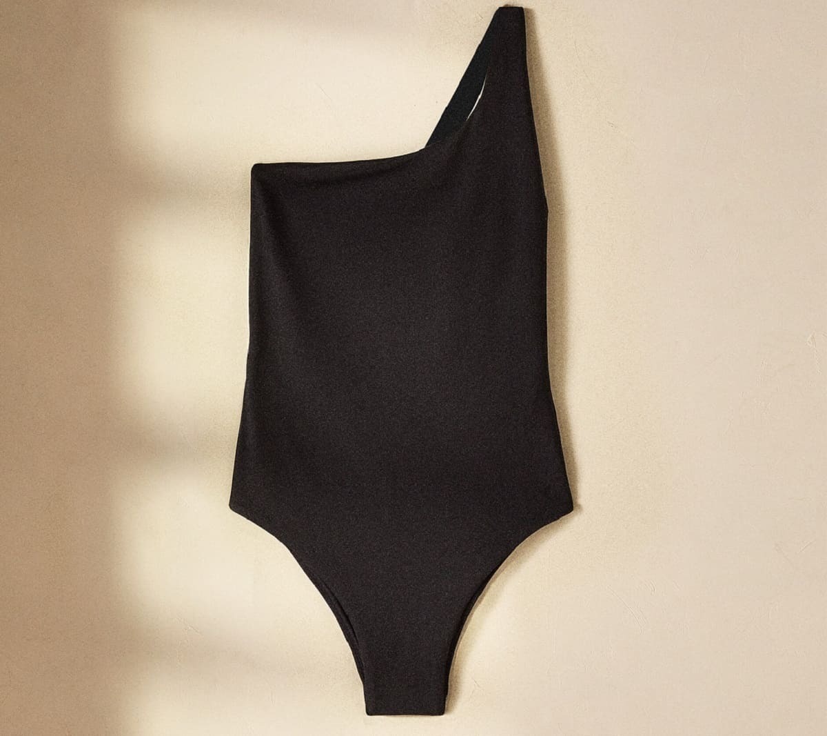 Bañador asimétrico de Zara Home