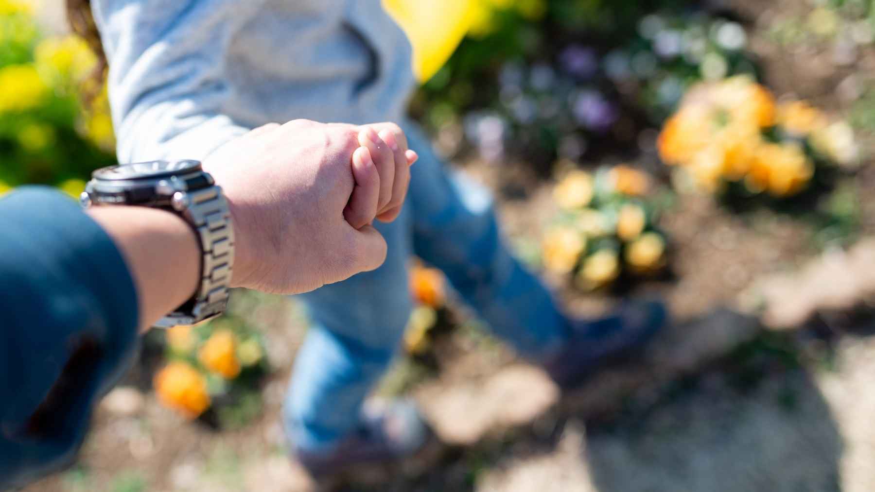 Una pareja abandona a su hijo pequeño cuando paseaban drogados con él