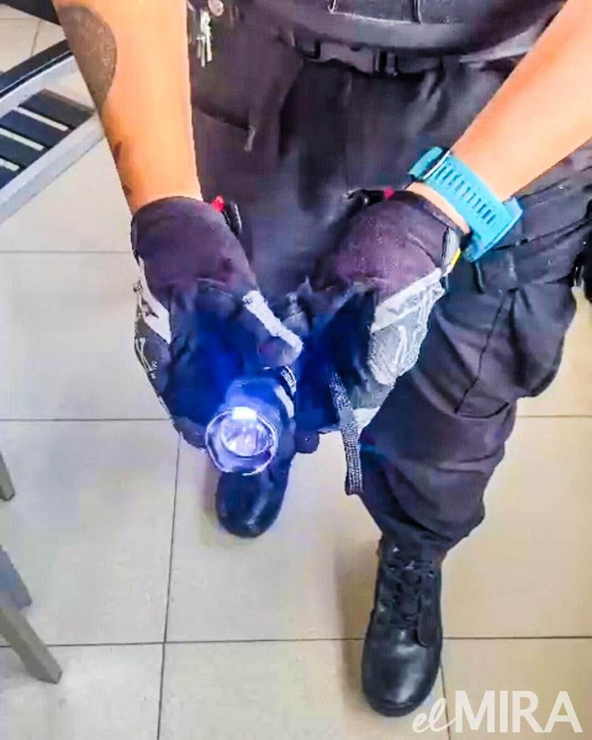 Unos jóvenes pasean por Jerez con un taser y navajas camino de un prostíbulo -