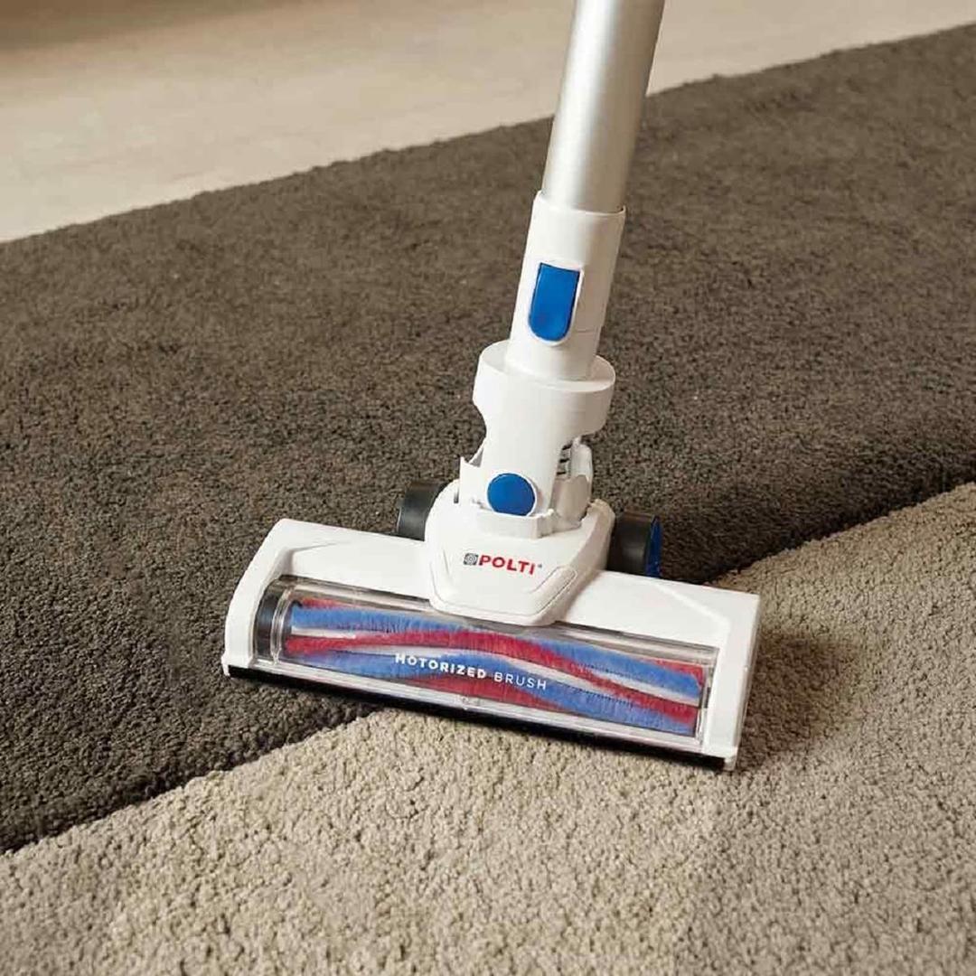 Aspirador de escoba vertical modelo SLIM SR90B de la firma Polti