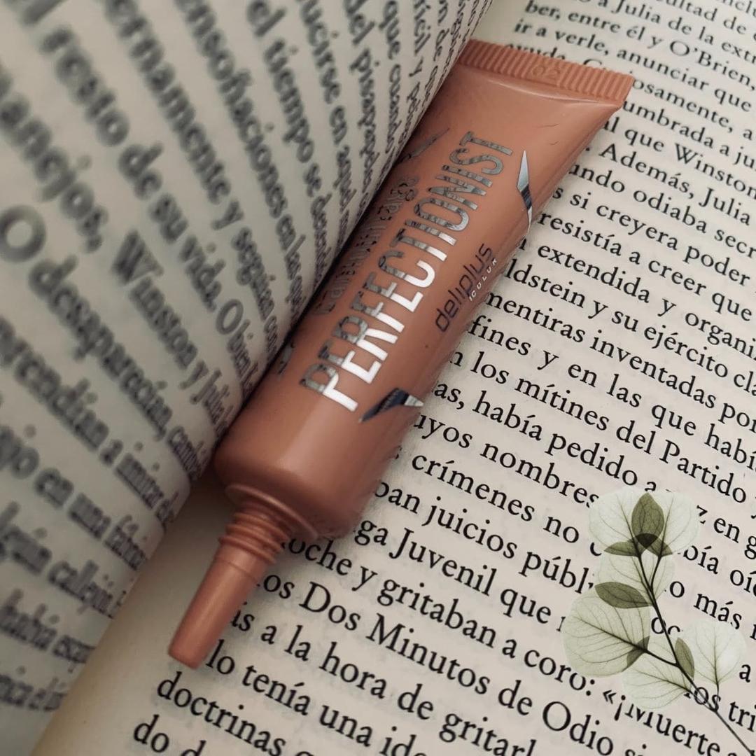 Corrector camuflaje Correctionist