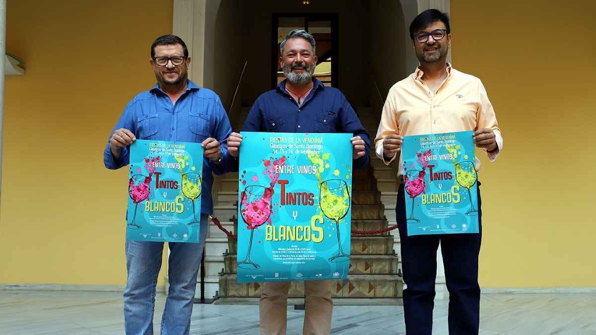 Antonio Ramírez, Rubén Pérez y Alfredo Carrasco presentando el cartel de 'Entre vinos tintos y blancos'