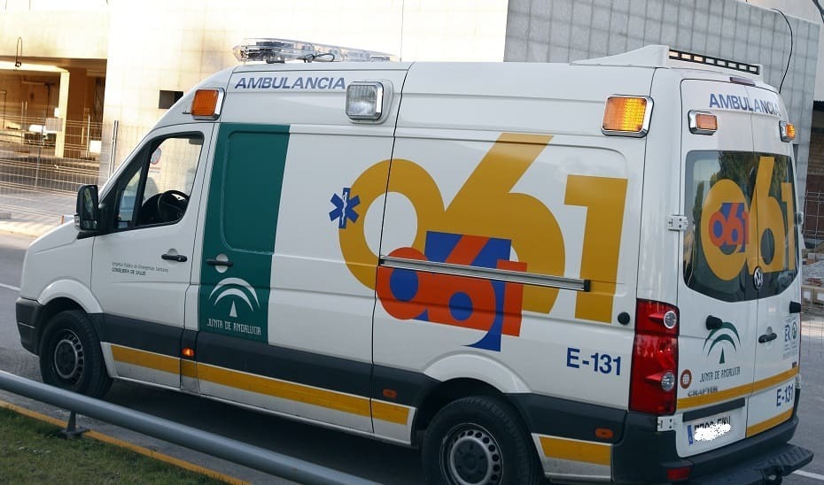 Un ambulancia del 061 trasladó al herido
