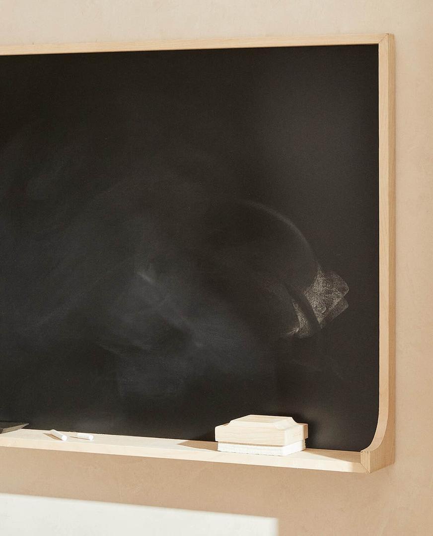 Pizarra de madera con bandeja - Zara Home