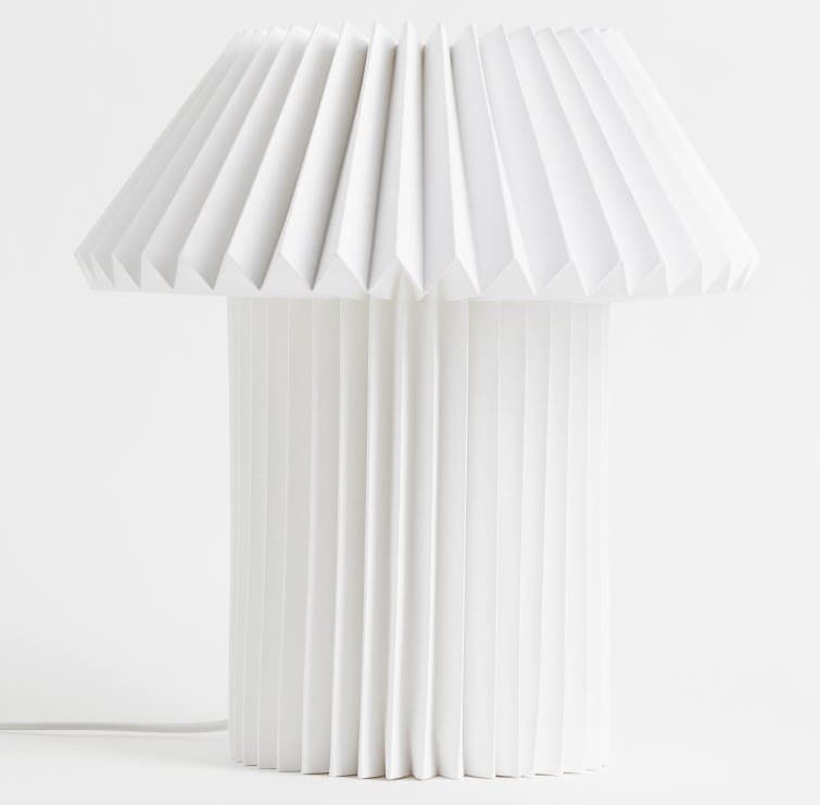 Lámpara de mesa en papel plisado