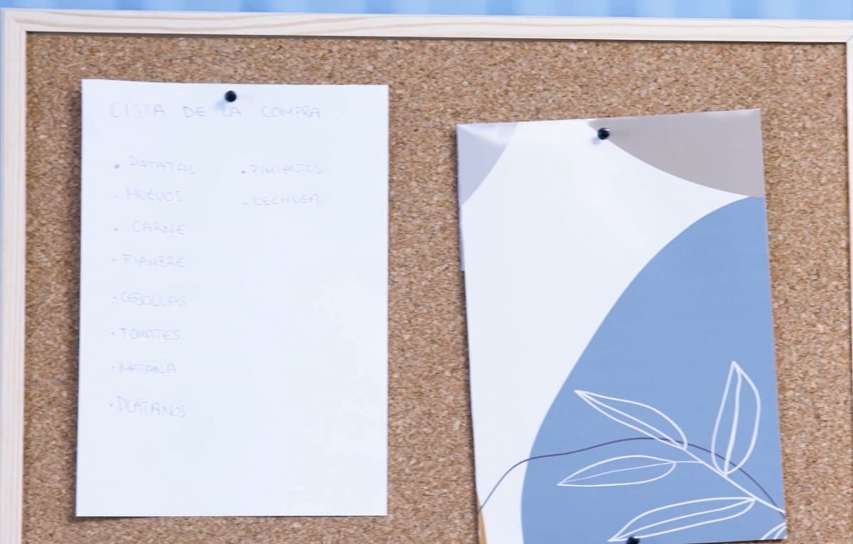 Pizarra de corcho con moldura de Leroy Merlin