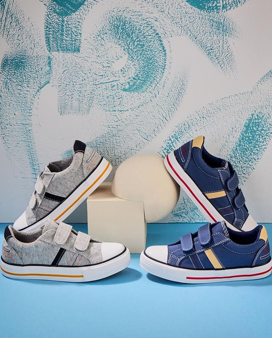 Zapatillas de niño bajas con doble cierre adherente