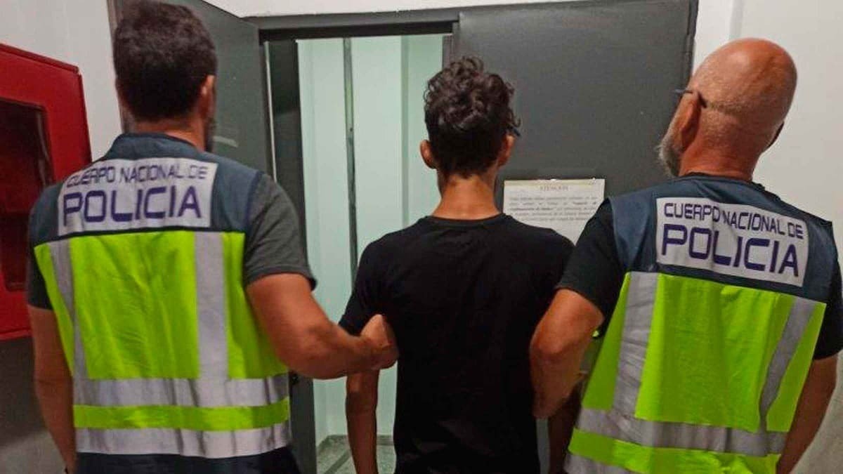 El detenido pasa a dependencias policiales