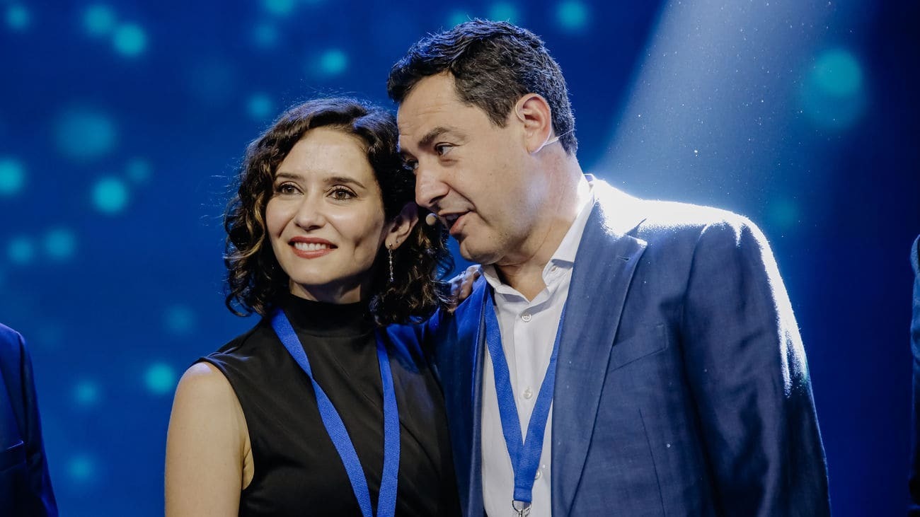 Díaz Ayuso y Juanma Moreno, de la mano para defender la autonomía fiscal