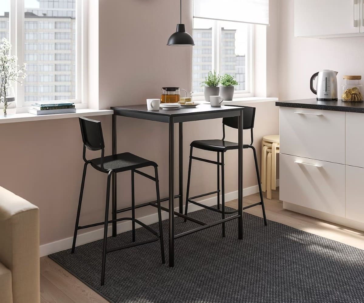 Mesa y dos taburetes de bar SANDSBERG/STIG de Ikea