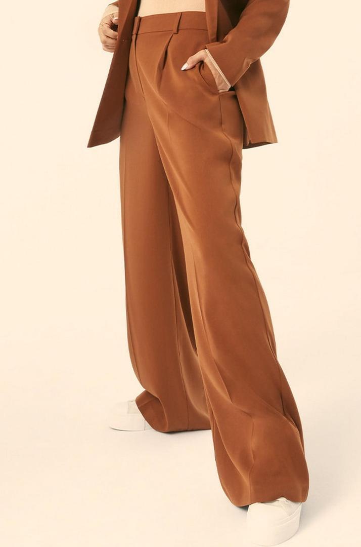 Paula Echevarría con pantalón camel de Primark