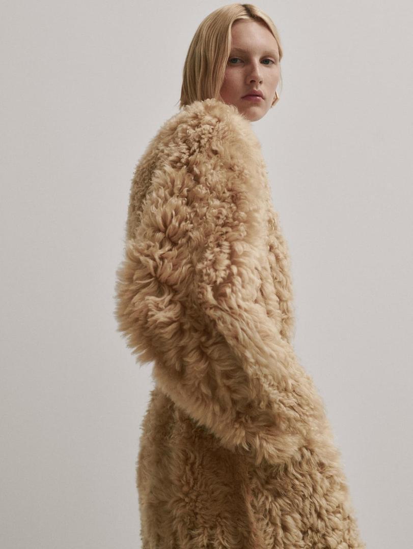 Abrigo mouton piel camel Studio de Massimo Dutti