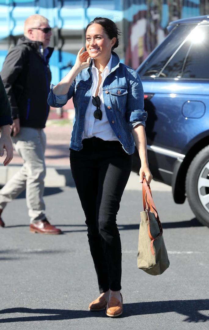 Meghan Markle con chaqueta Ex-Boyfriend Trucker de Levi's