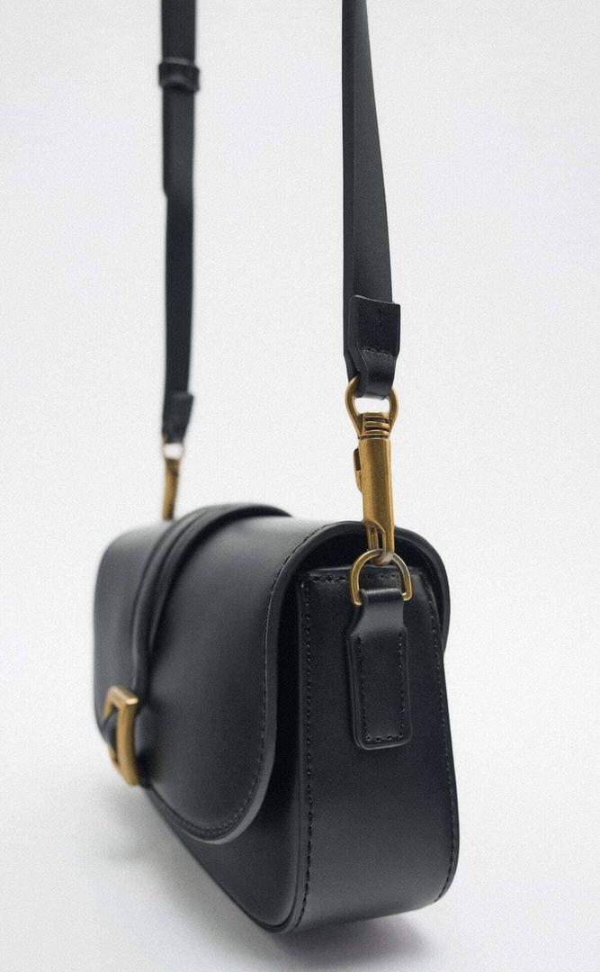 ​

BOLSO BANDOLERA HEBILLA

​