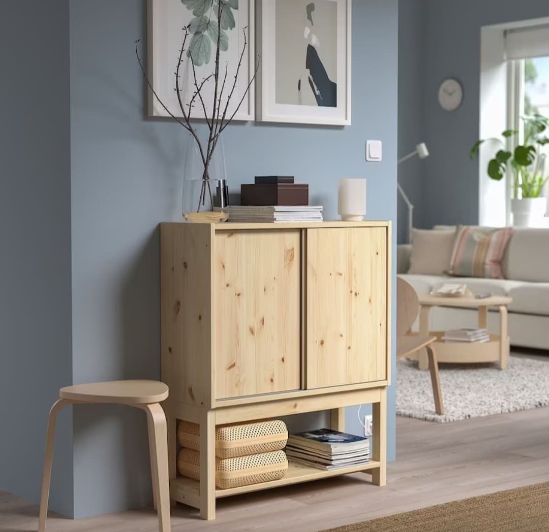 Estantería con puertas correderas IVAR