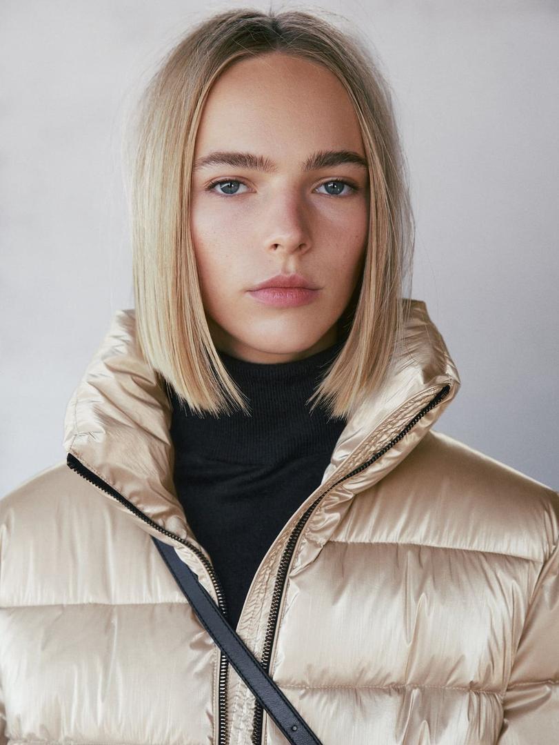 Chaqueta acolchada metalizada color oro de Massimo Dutti