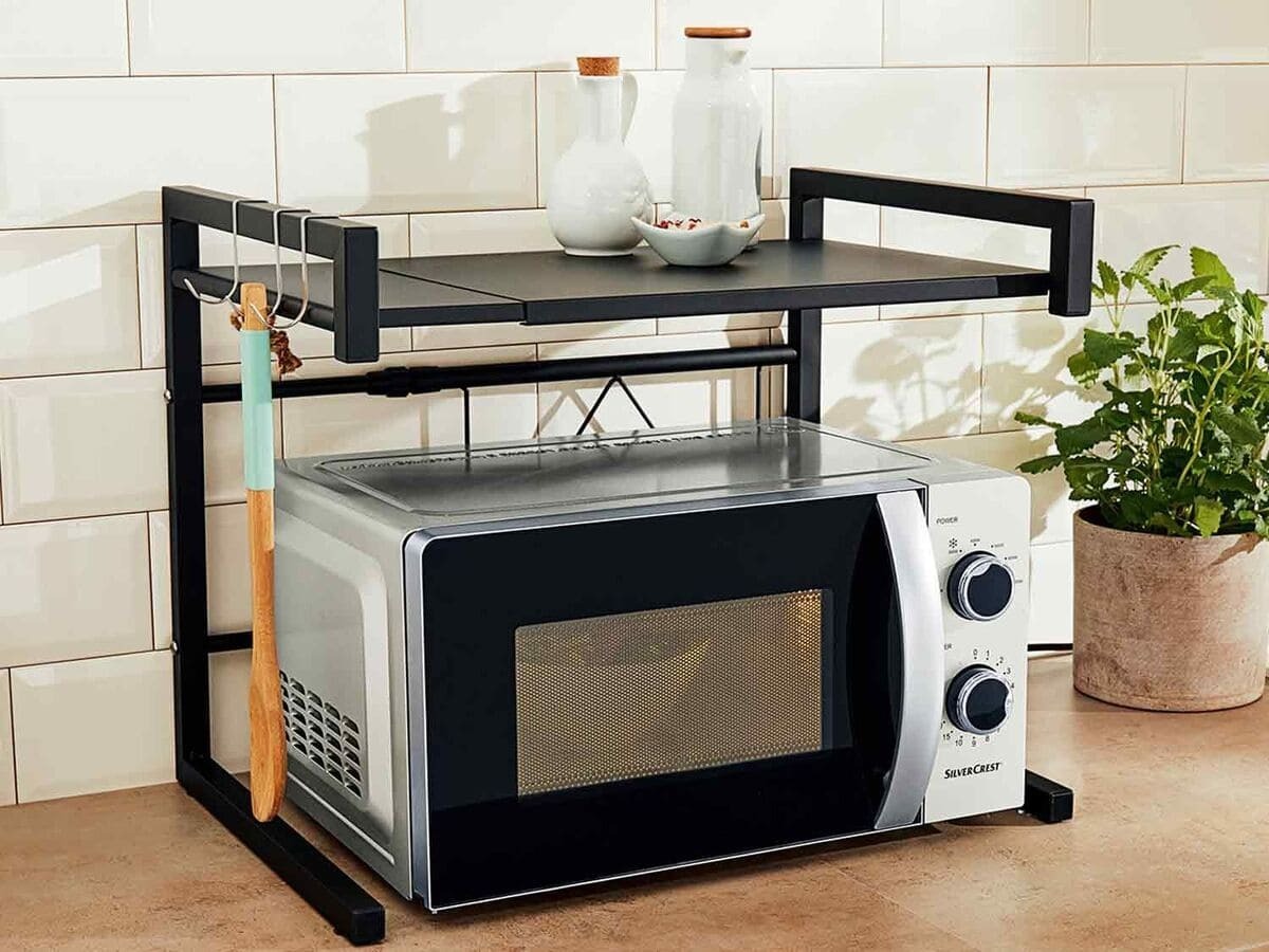 Estantería de metal para la cocina