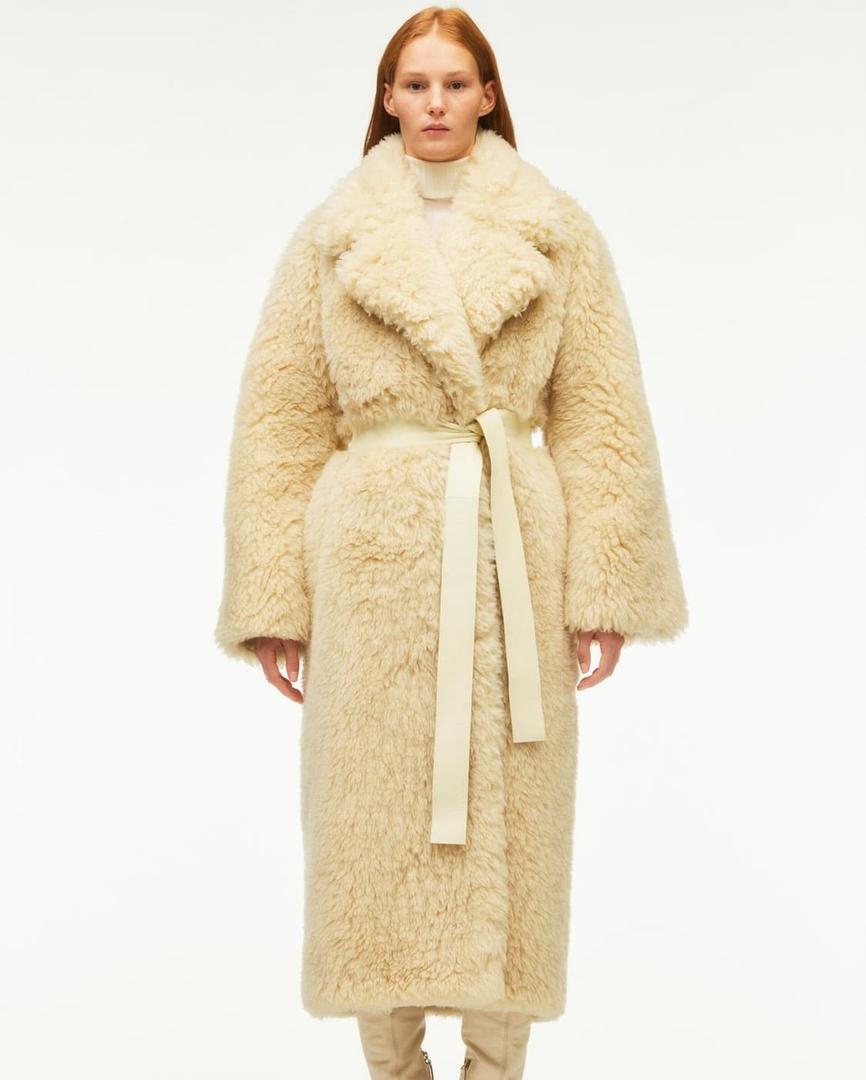 Abrigo efecto pelo limited edition de Zara