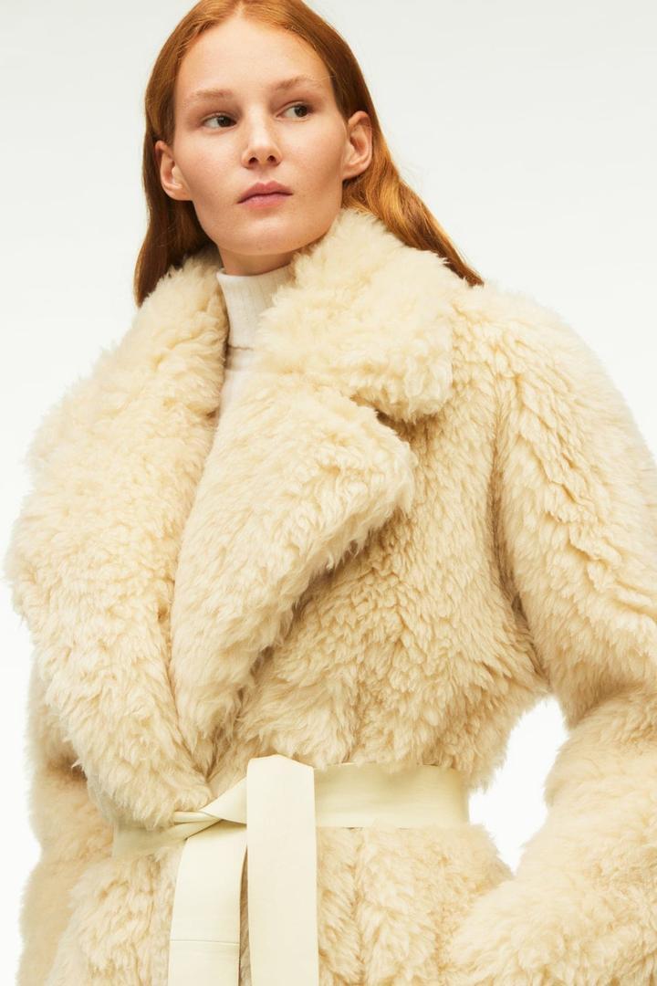 Abrigo efecto pelo limited edition de Zara