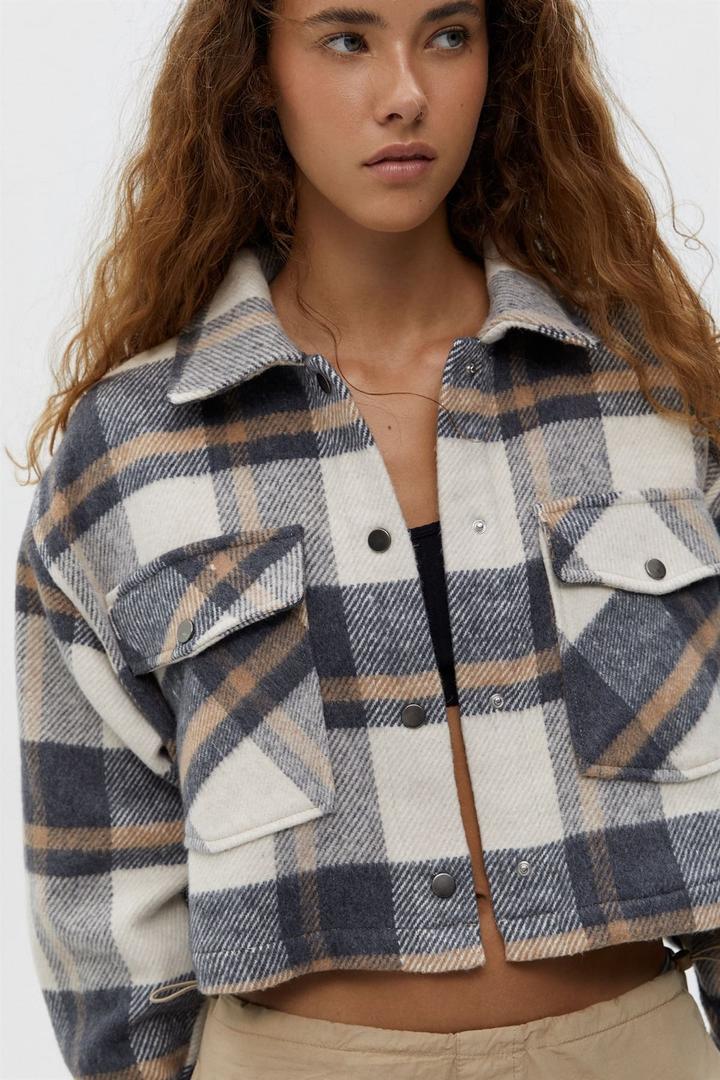 Chaqueta de cuadros marrón y beige de Pull and Bear