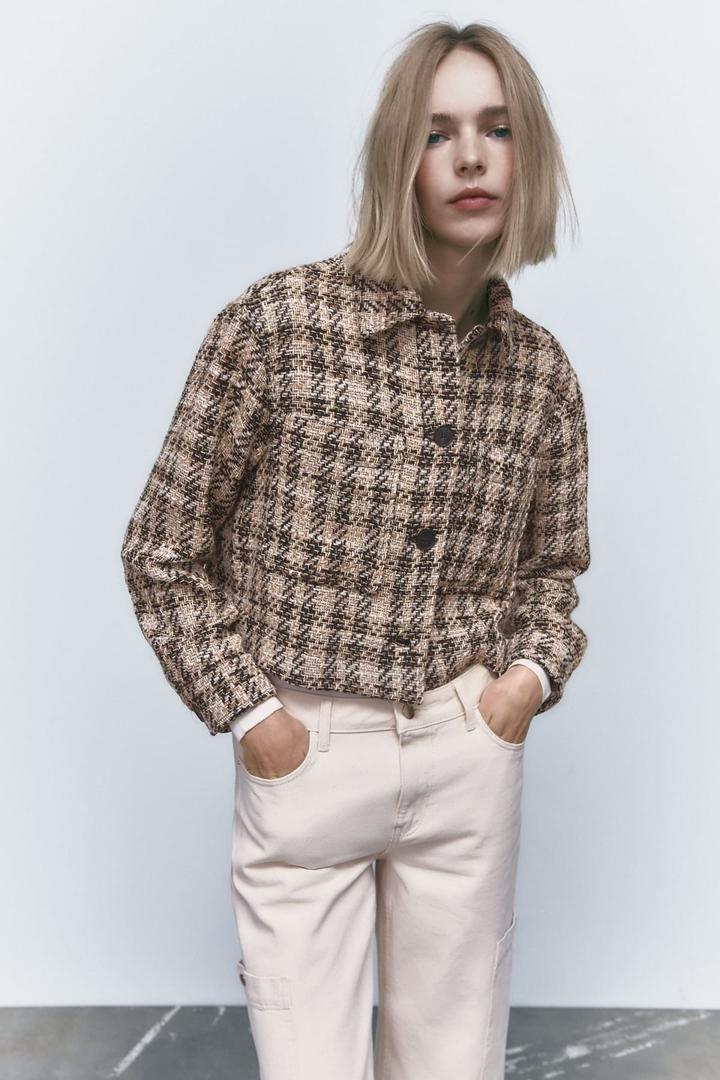 Chaqueta estructura con bolsillos de Zara