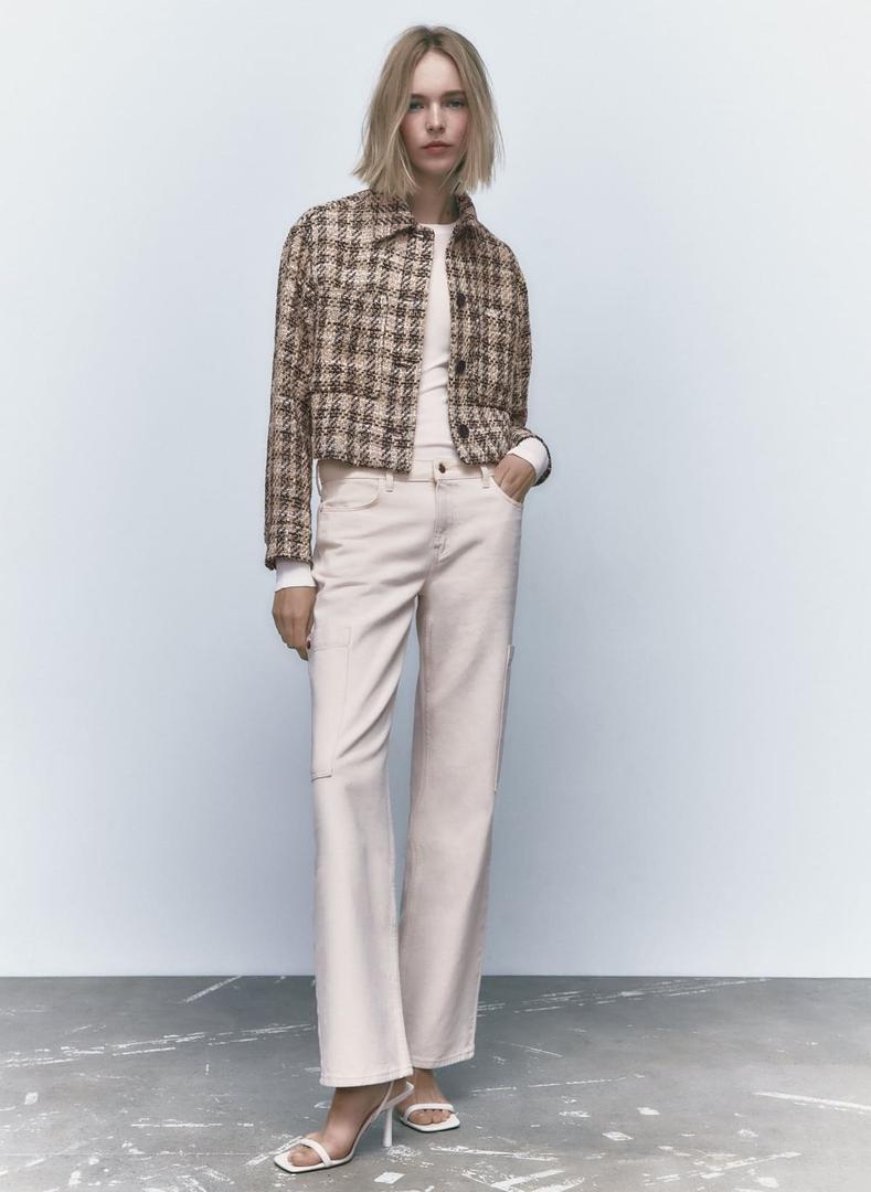 Chaqueta estructura con bolsillos de Zara