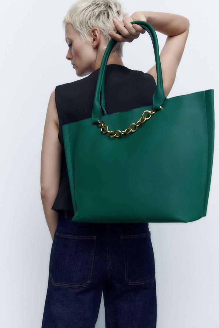 Bolso shopper con cadena