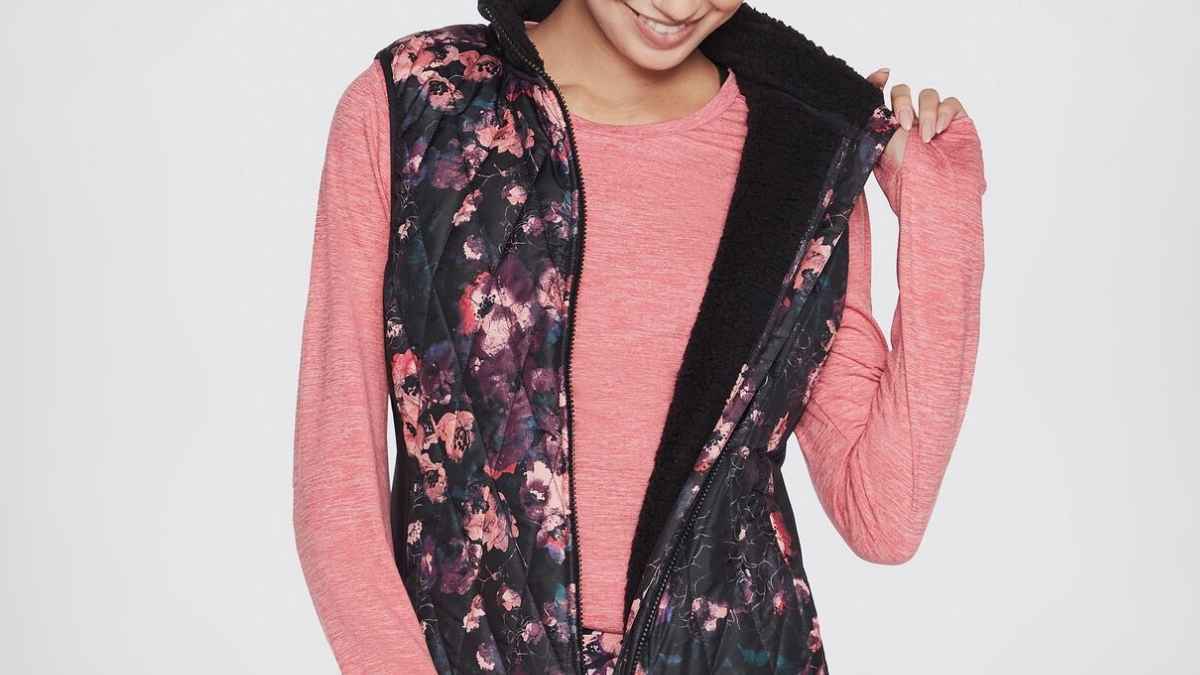 GO WALK Linear Floral Diamond Vest