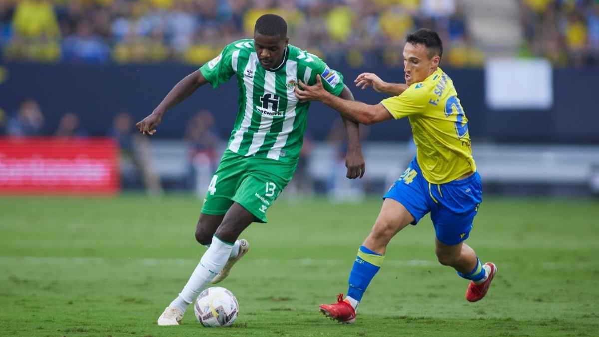 William Carvalho y San Emeterio en el Cádiz CF - Real Betis | Foto: Real Betis