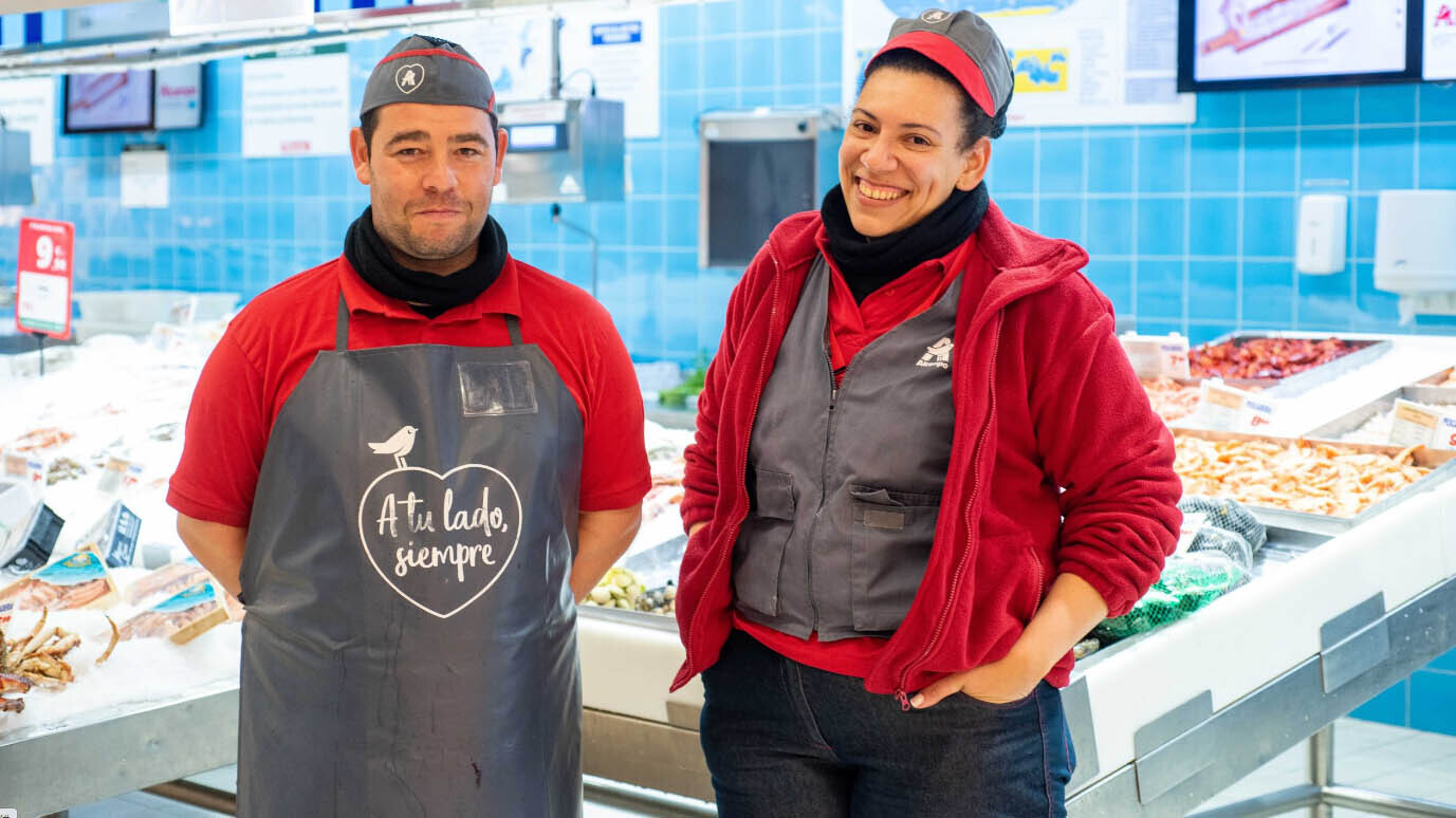 Trabajadores de la sección de pescadería de Alcampo