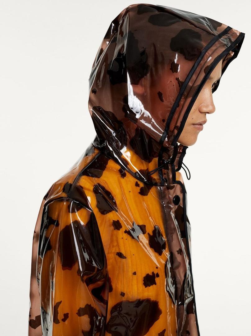 Chubasquero animal print de Parfois