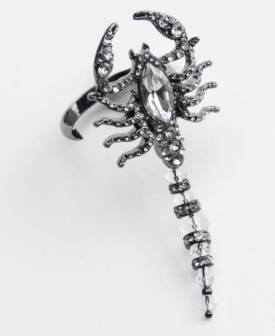 Anillo de escorpión con brillos