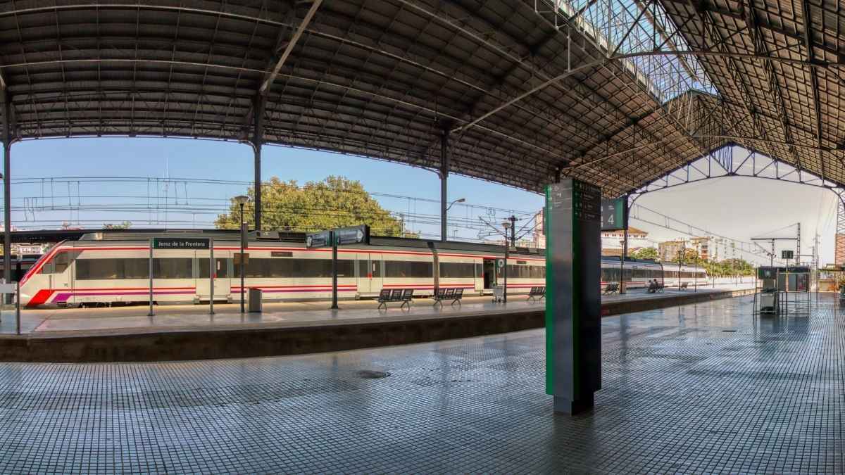 Un tren en la estación de Jerez