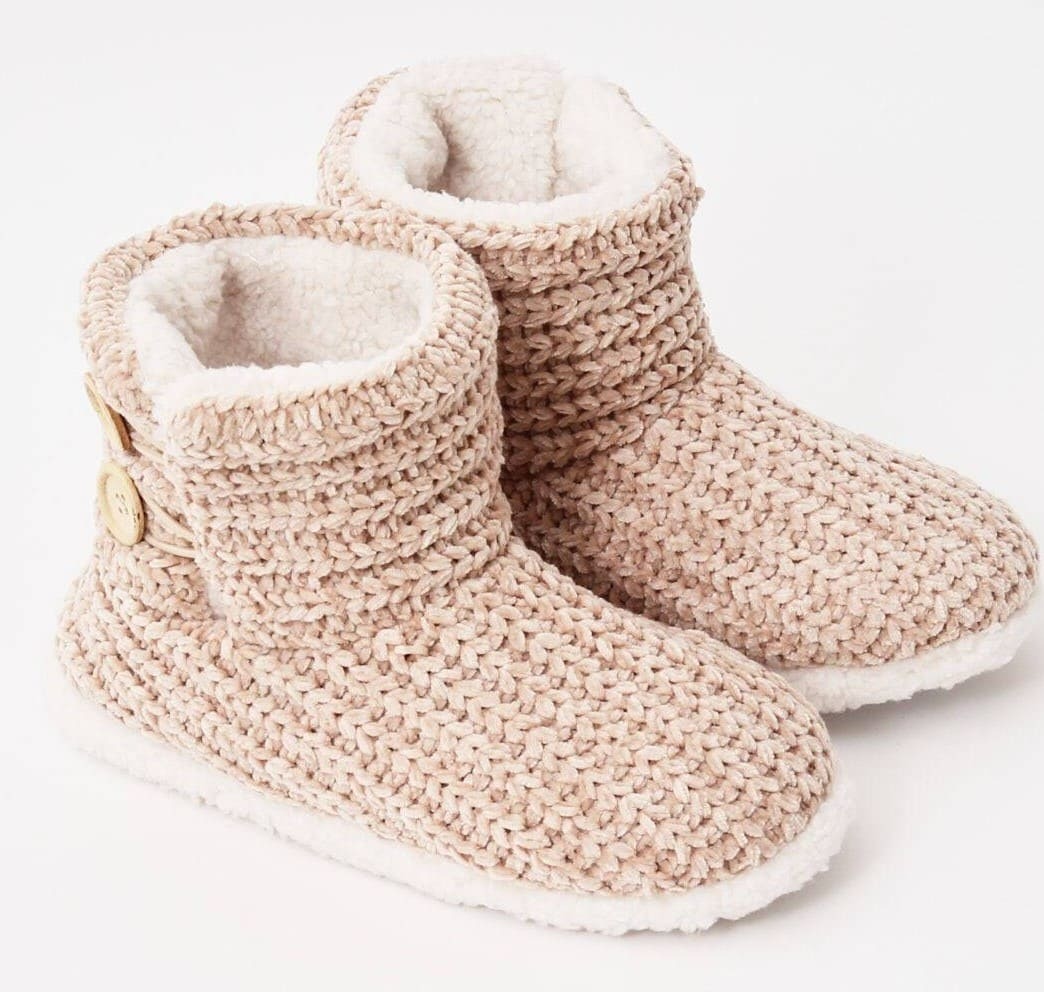 Bota chenilla con botones