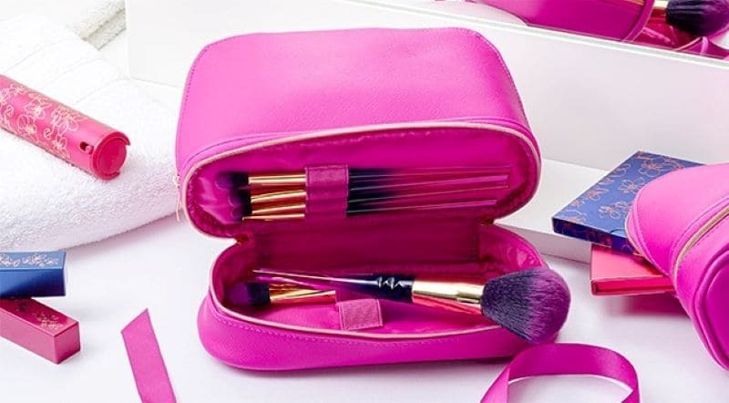 Set de brochas y neceser