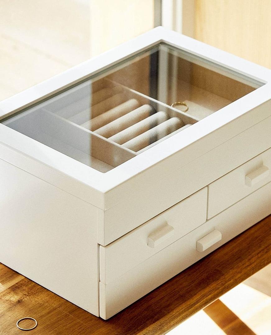 Joyero lacado con cajones