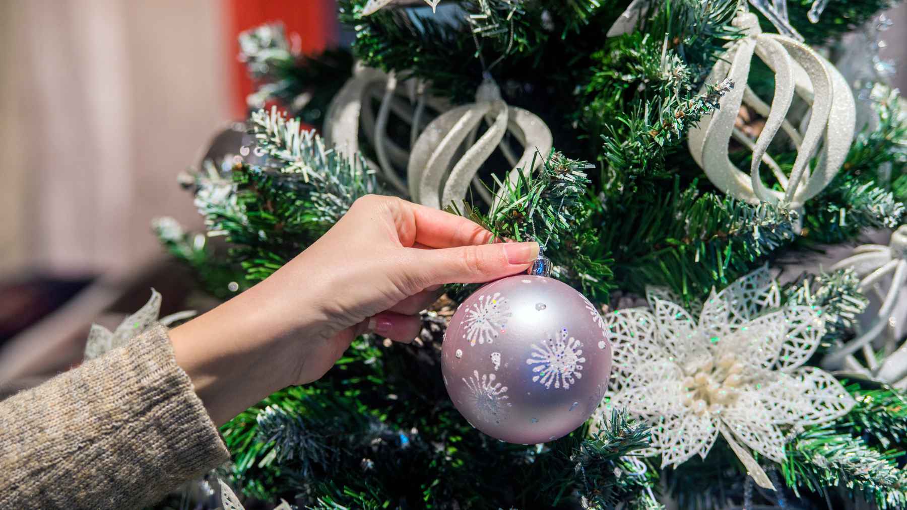 El árbol de Navidad más grande de Leroy Merlin que parece nevado y está multi rebajado