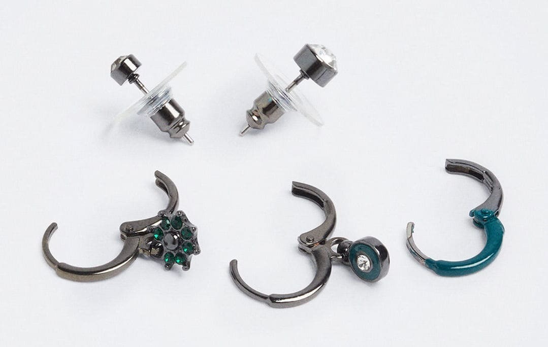 ​

CONJUNTO DE AROS CON CRISTALES

​