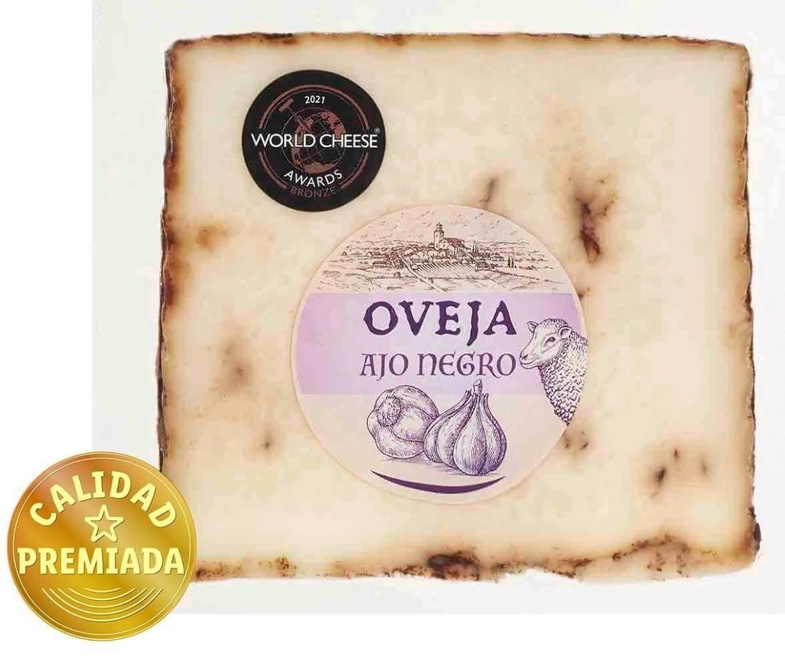 Queso de oveja con ajo negro